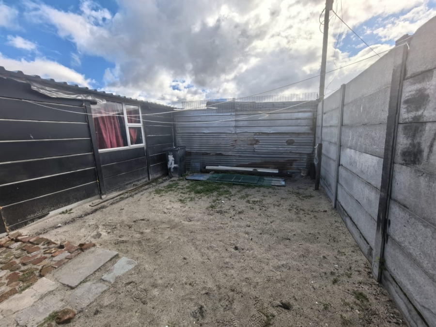 2 Bedroom Property for Sale in Lavender Hill Western Cape